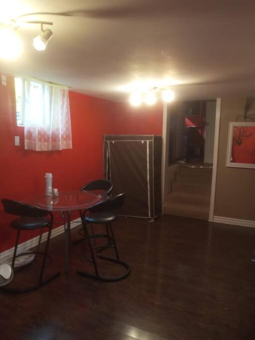 Apartment Prvate in House on Main Level
