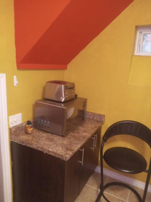 Apartment Prvate in House on Main Level