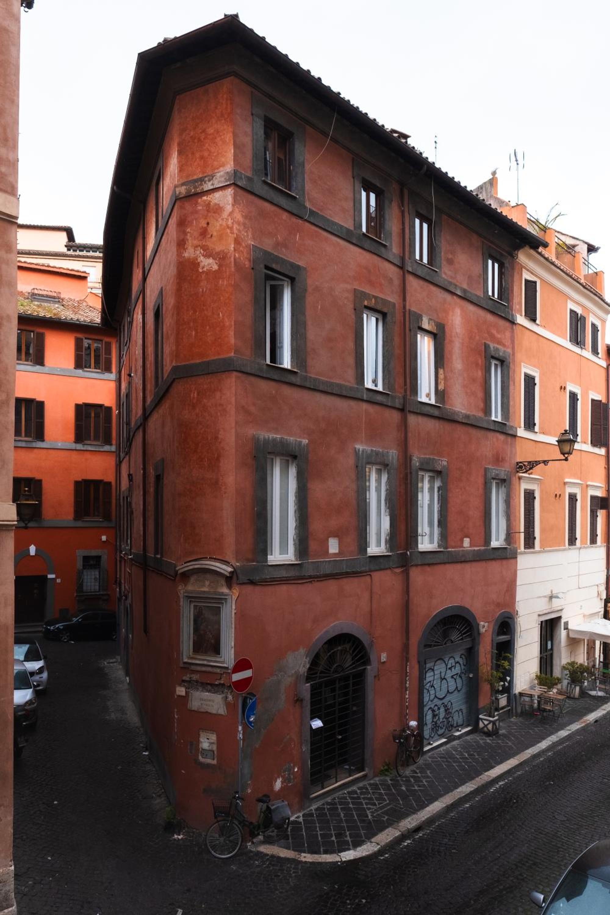 Modern pied a terre near Piazza Navona