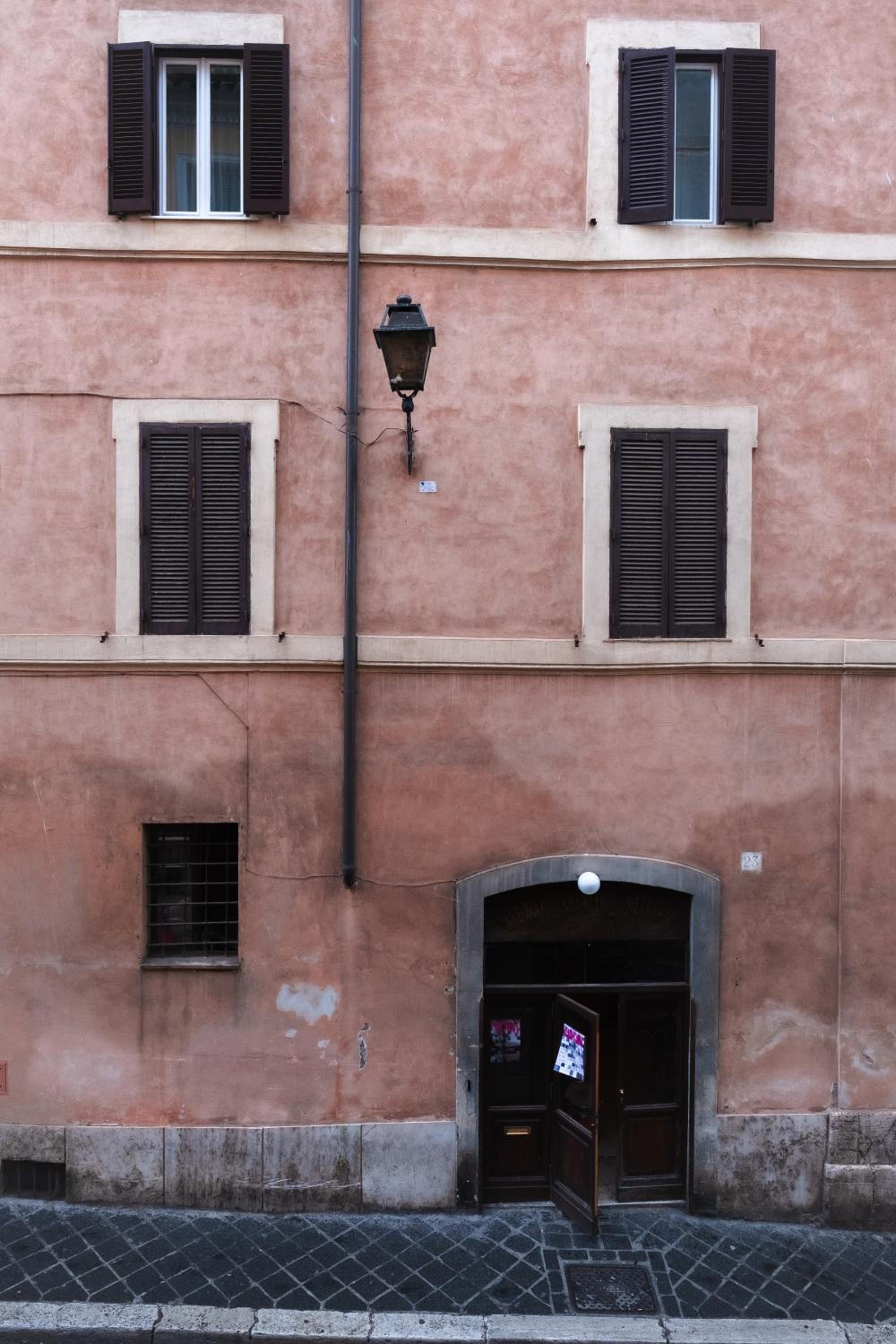 Modern pied a terre near Piazza Navona