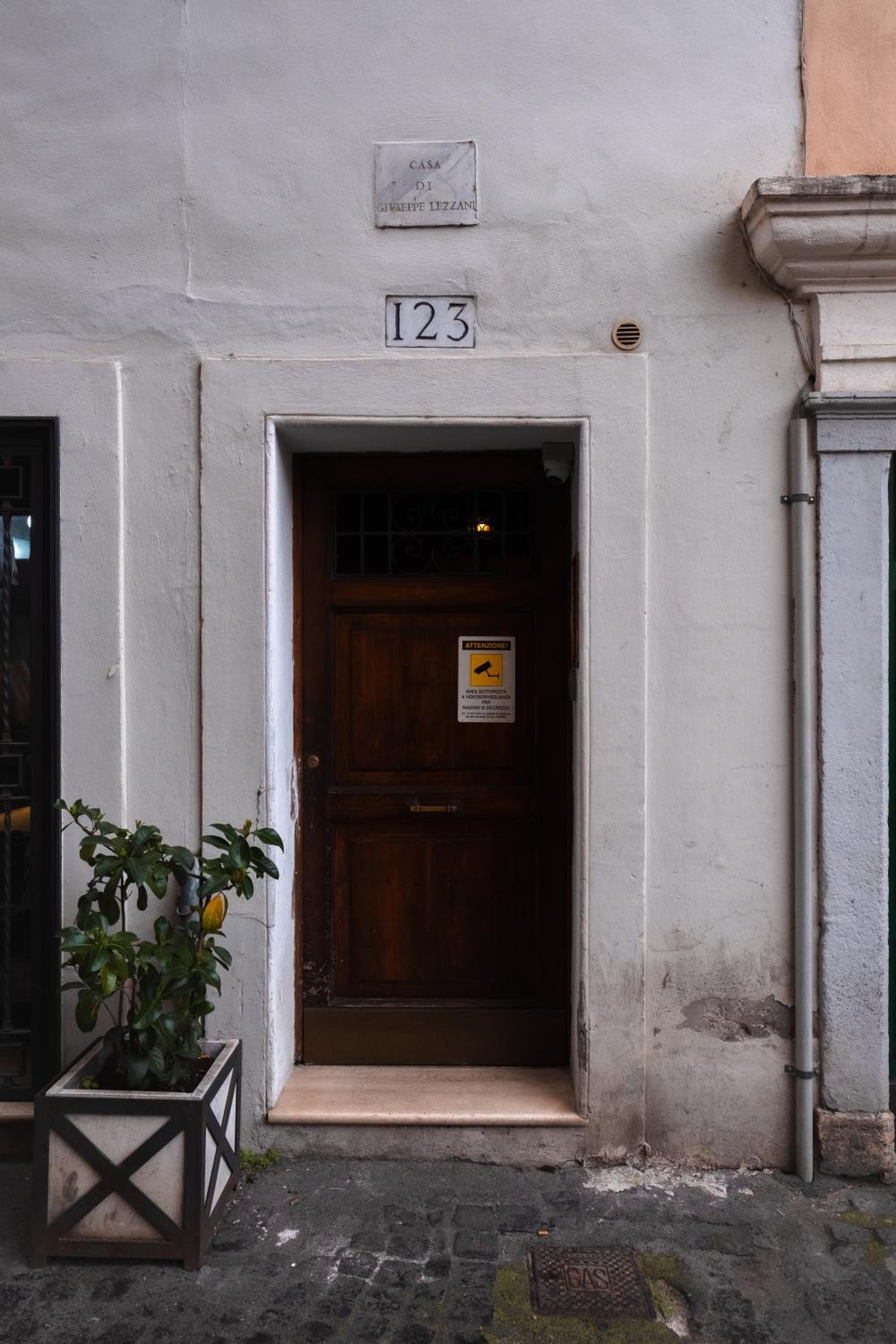 Modern pied a terre near Piazza Navona