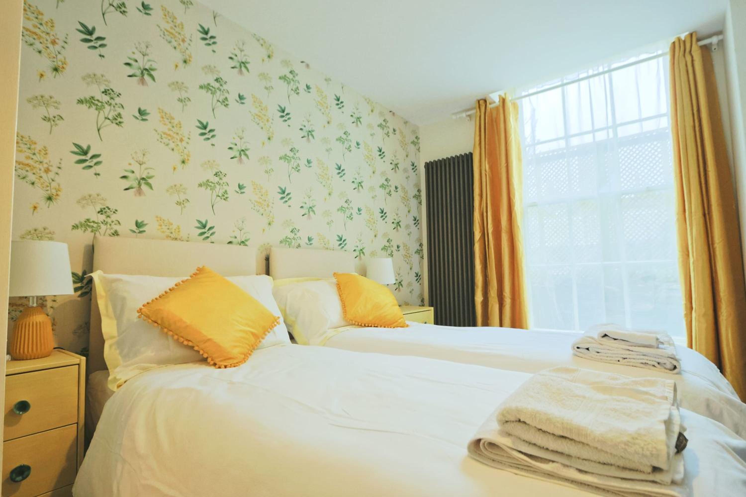 Two Bedroom flat in Caledonia Place view 2