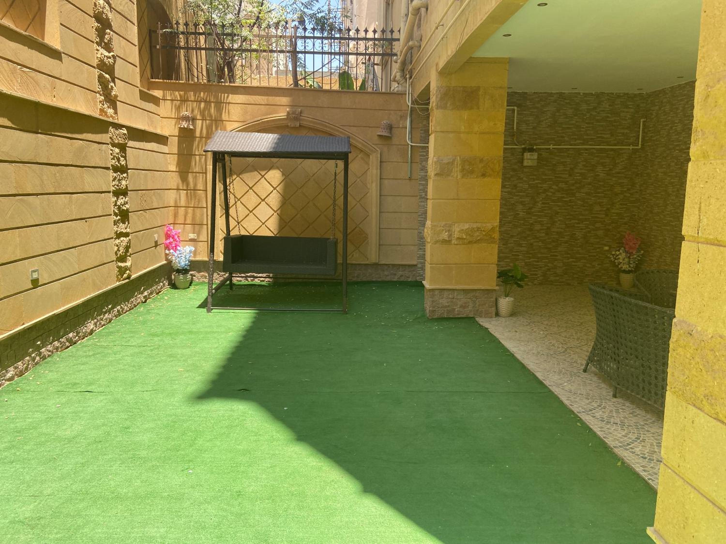 Comfy Basement Apartment with Private Patio and Garden