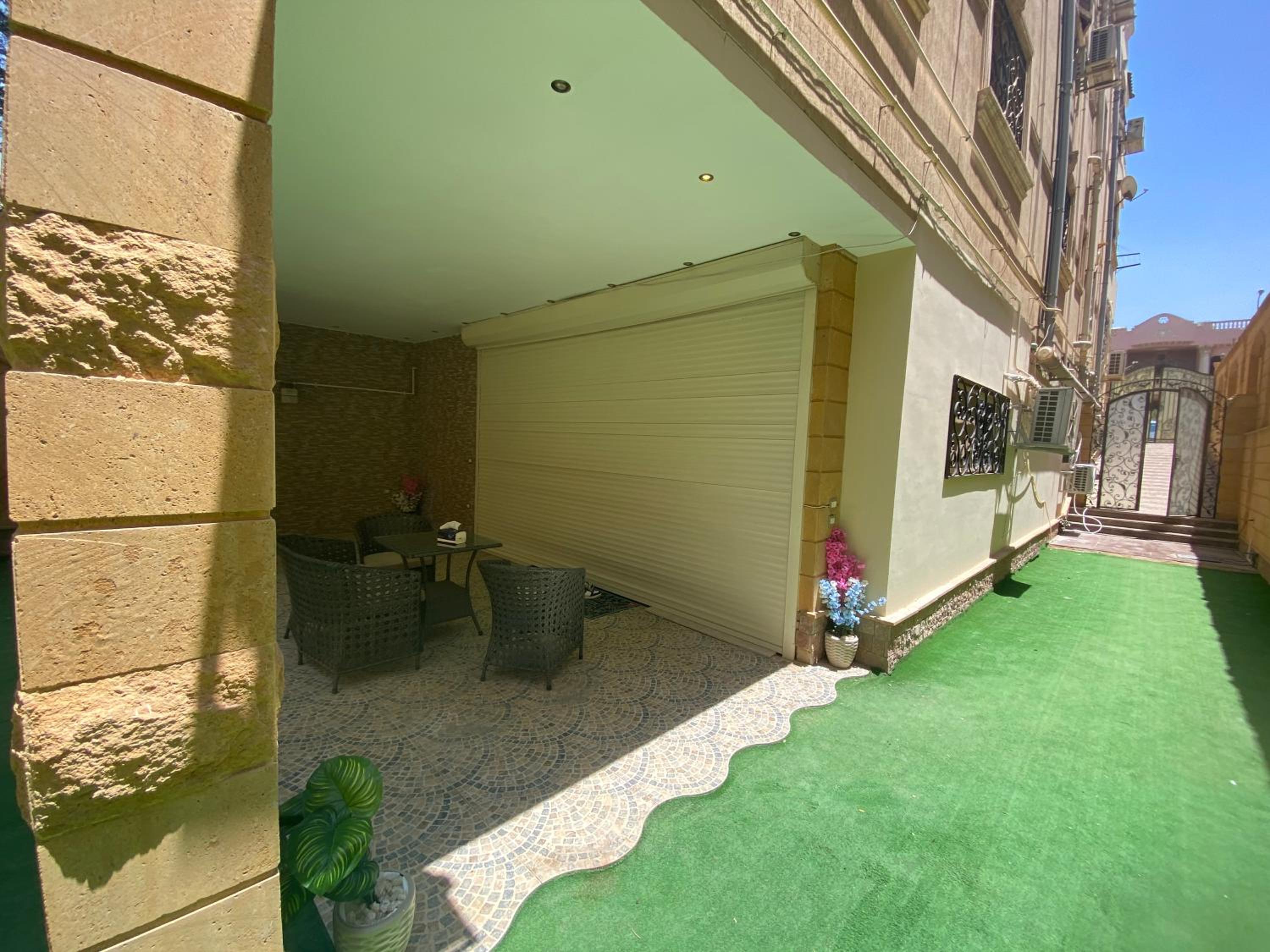 Comfy Basement Apartment with Private Patio and Garden