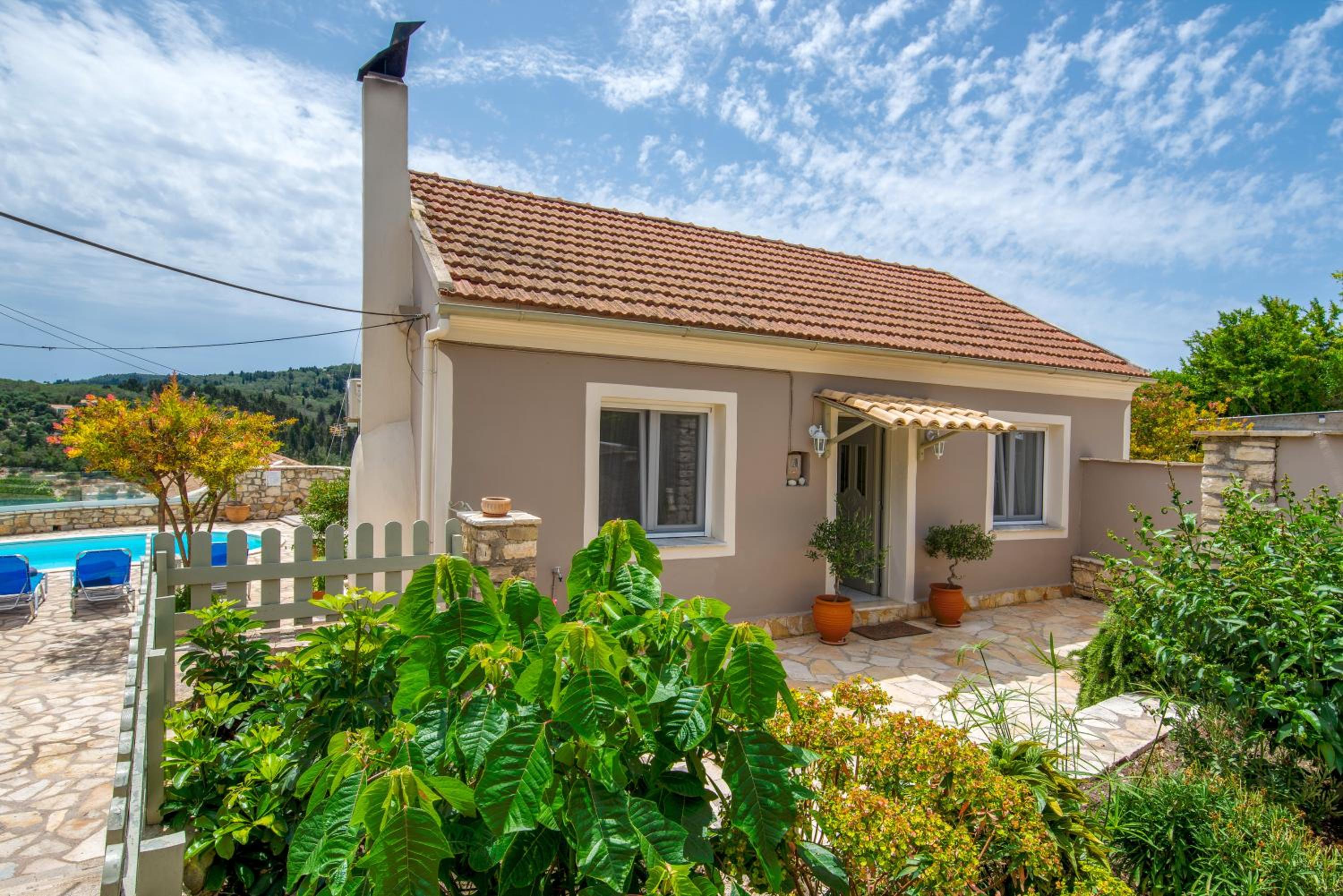 Hotel Loggos Seaview Cottage with Private Pool by Konnect - Image 1