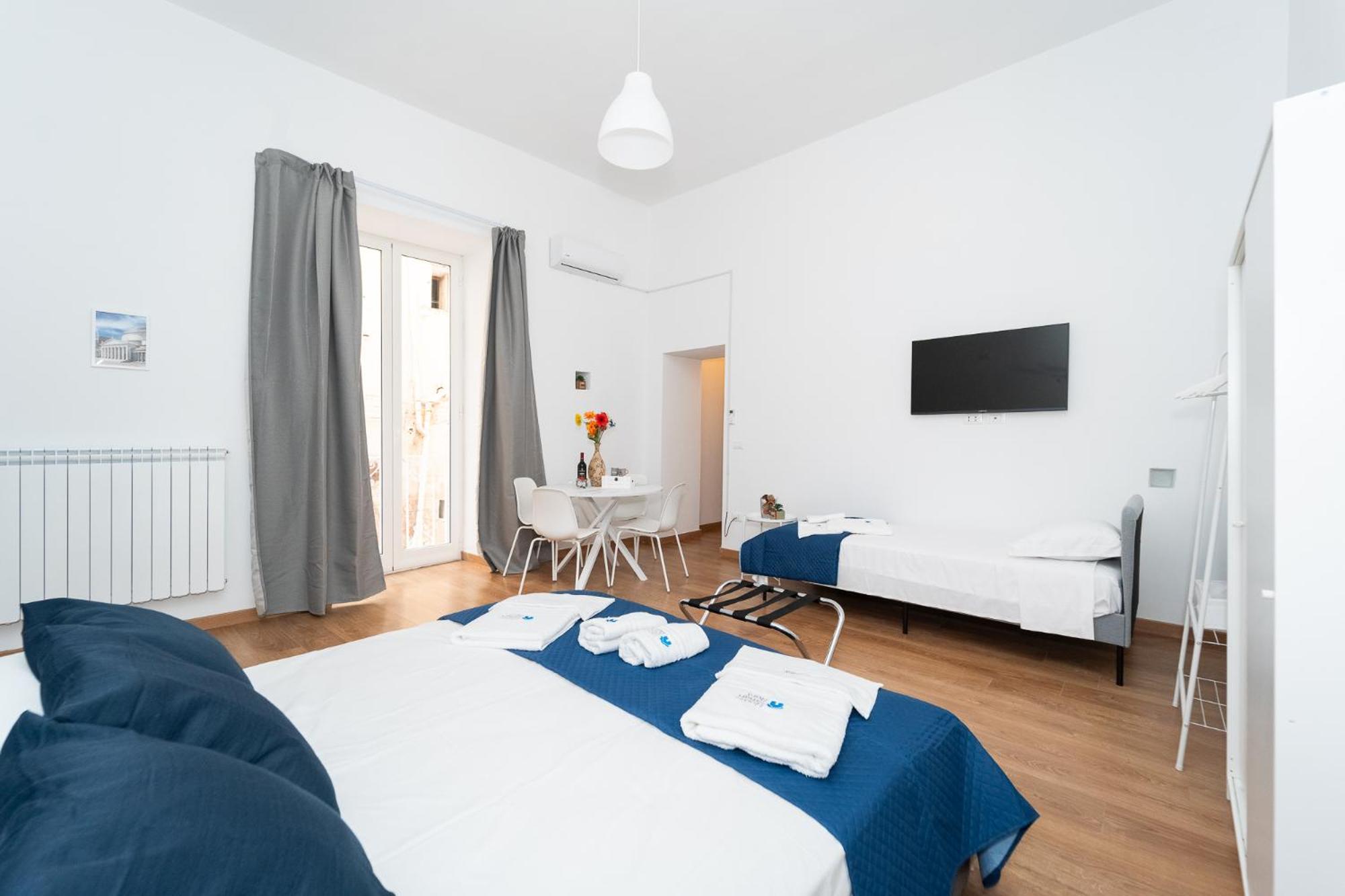 Naples Vacations - Appartamento con 2 Camere da Letto nei pressi di Via Toledo Centro Storico - Property Image 1