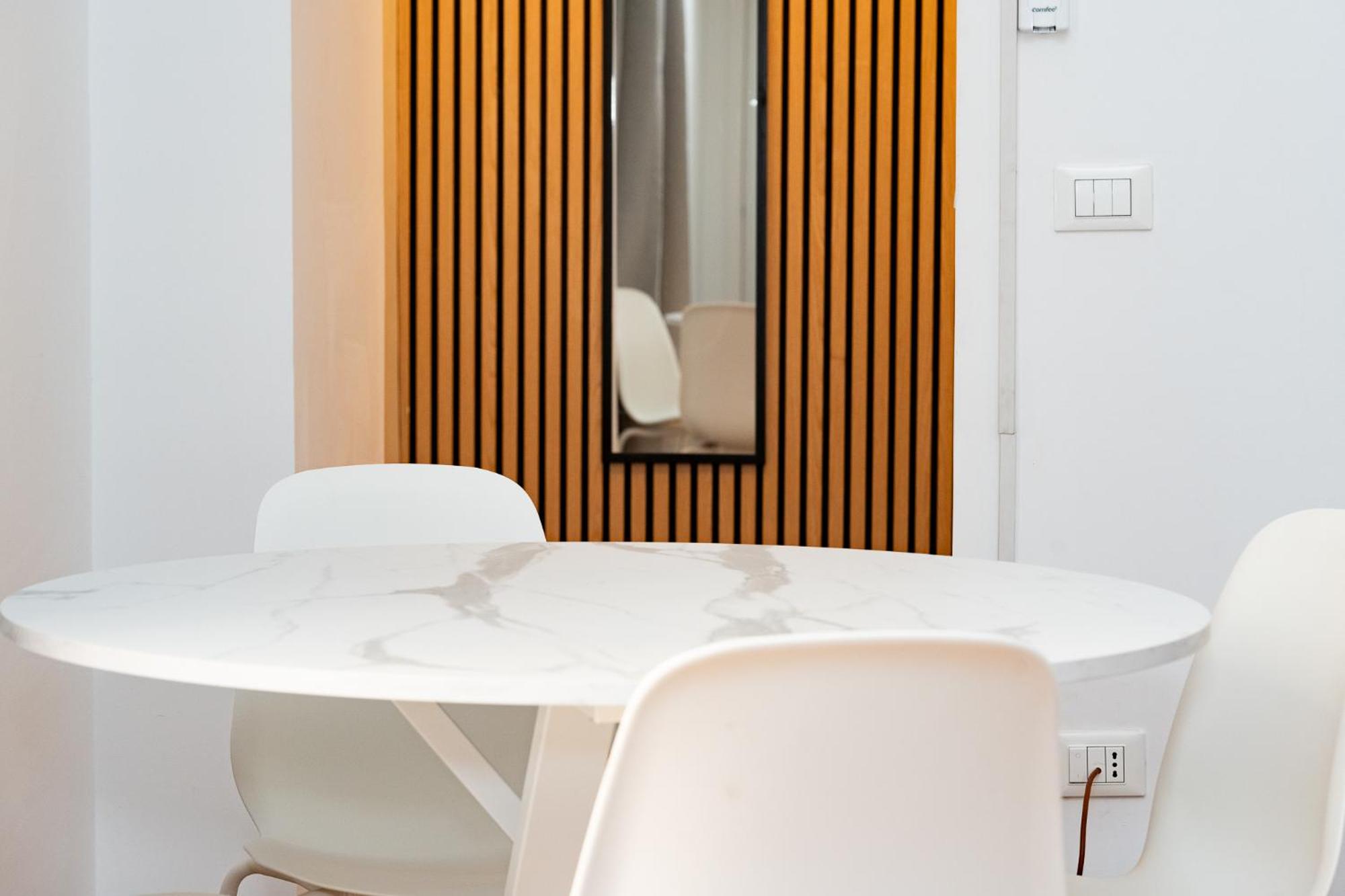 Home Smart Rent Appartamento nei pressi di Via Toledo 2 camere da letto