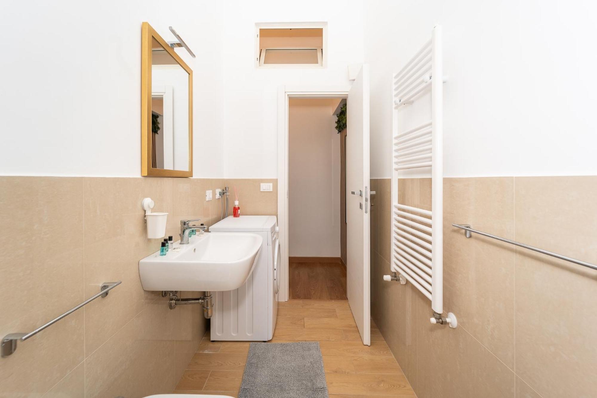 Home Smart Rent Appartamento nei pressi di Via Toledo 2 camere da letto