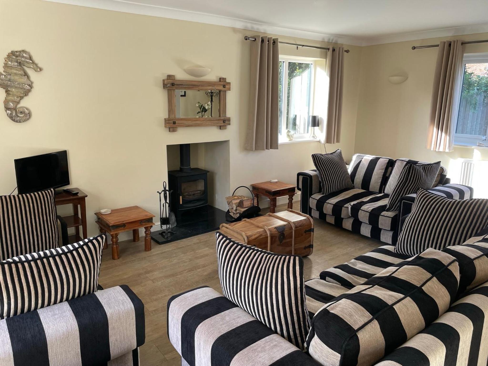 Saltkettle in Blakeney, sleeping 12 in 5 bedrooms view 3