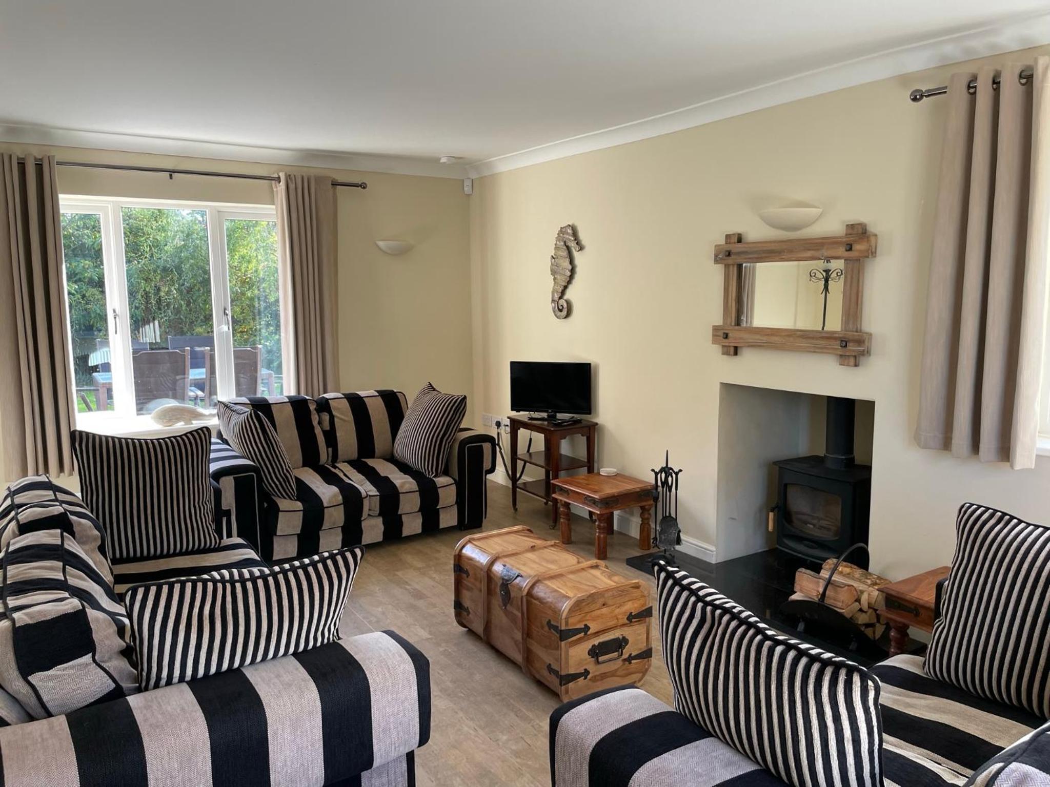 Saltkettle in Blakeney, sleeping 12 in 5 bedrooms view 5