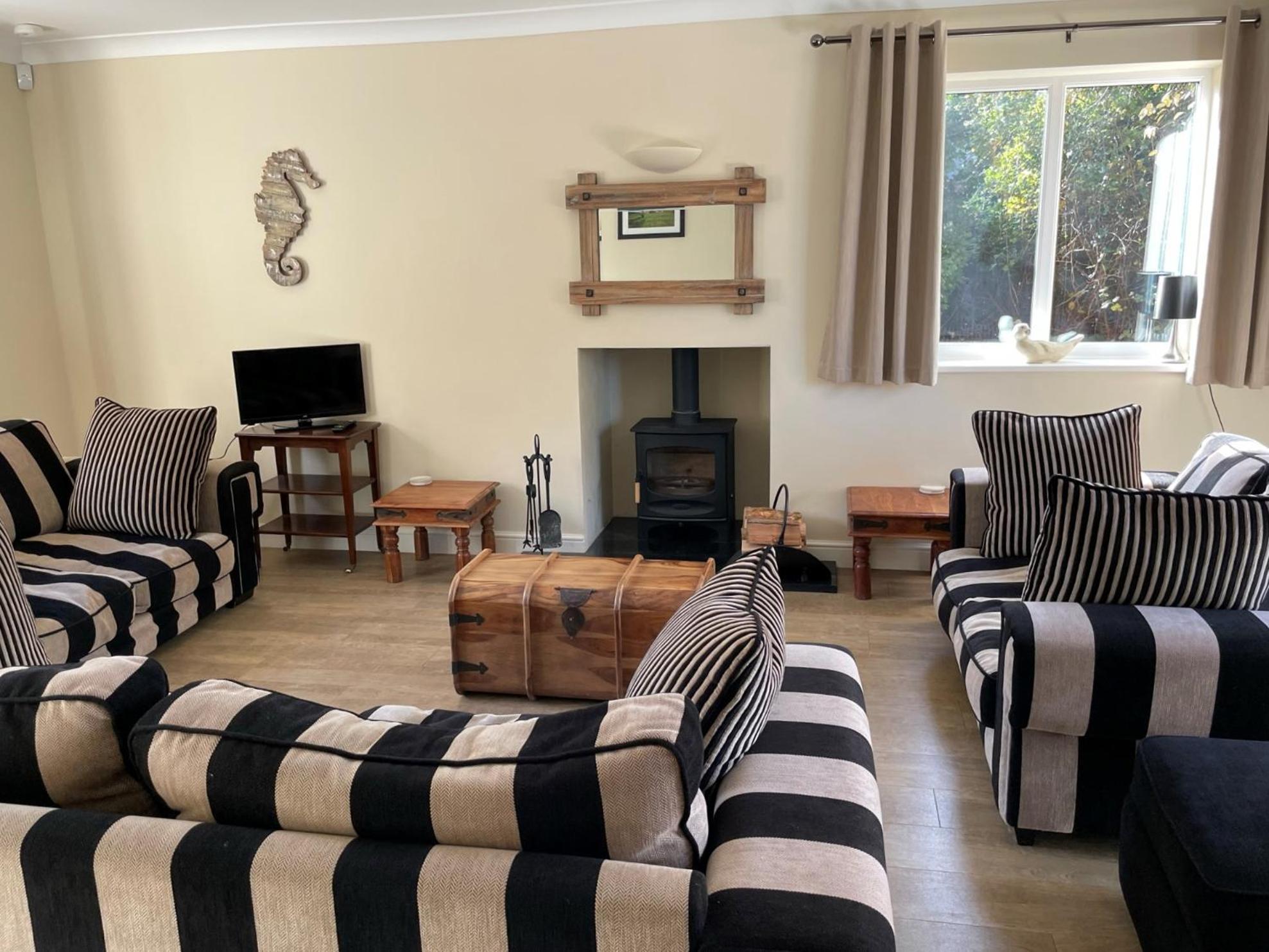 Saltkettle in Blakeney, sleeping 12 in 5 bedrooms view 4