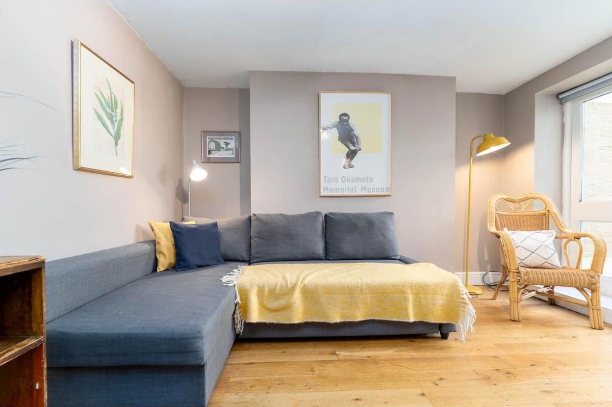 Host & Stay - Waterloo Apartment view 3