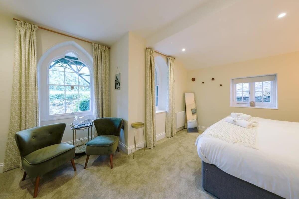 The Lodge Gatehouse at Coombe Lodge view 4