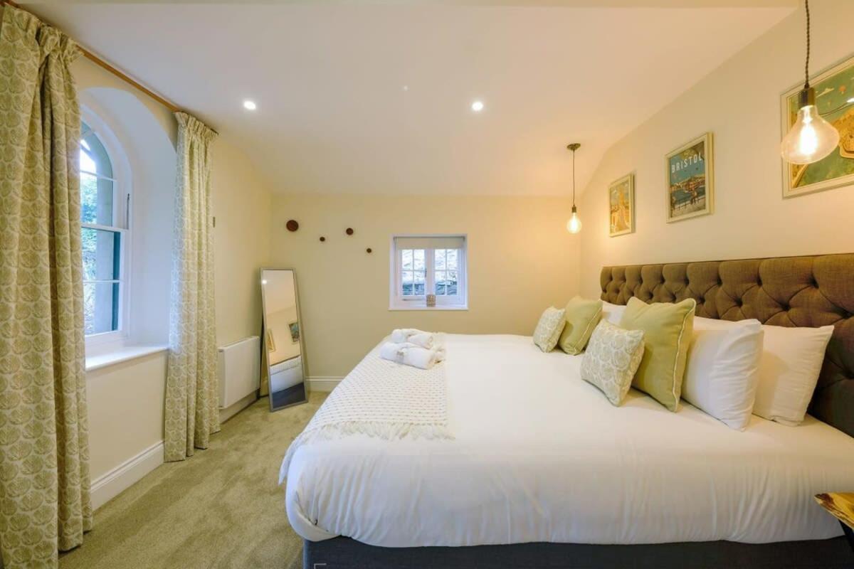 The Lodge Gatehouse at Coombe Lodge view 5