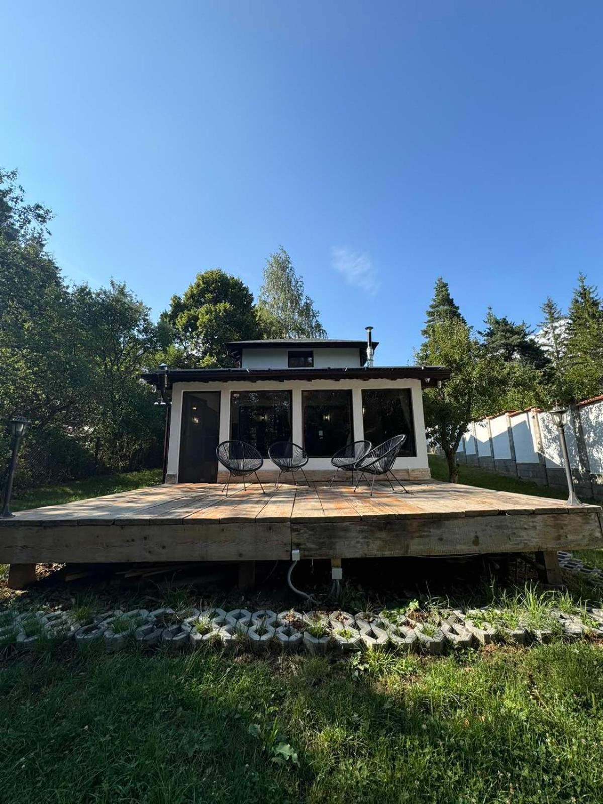 Villa Yarema Mountain Relax with Hot Jacuzzi & Sauna by BookVillaBG