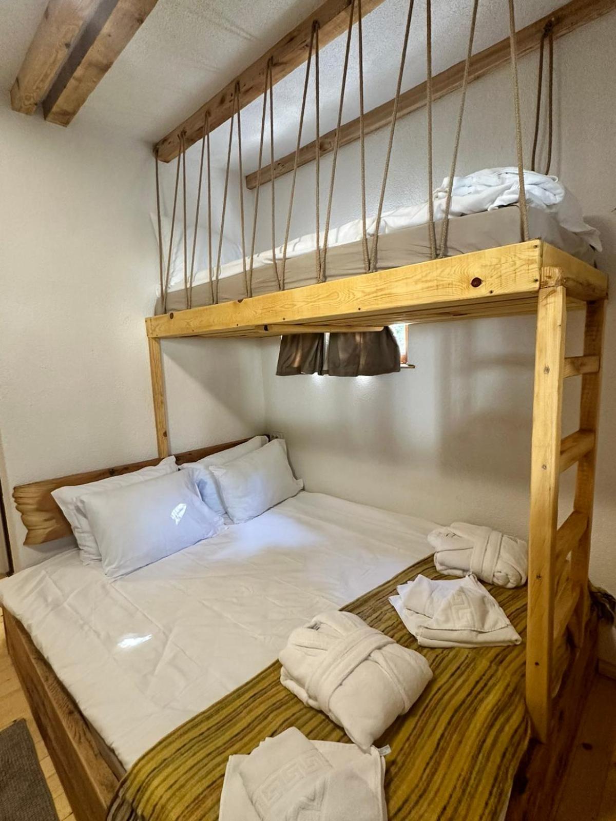 Villa Yarema Mountain Relax with Hot Jacuzzi & Sauna by BookVillaBG