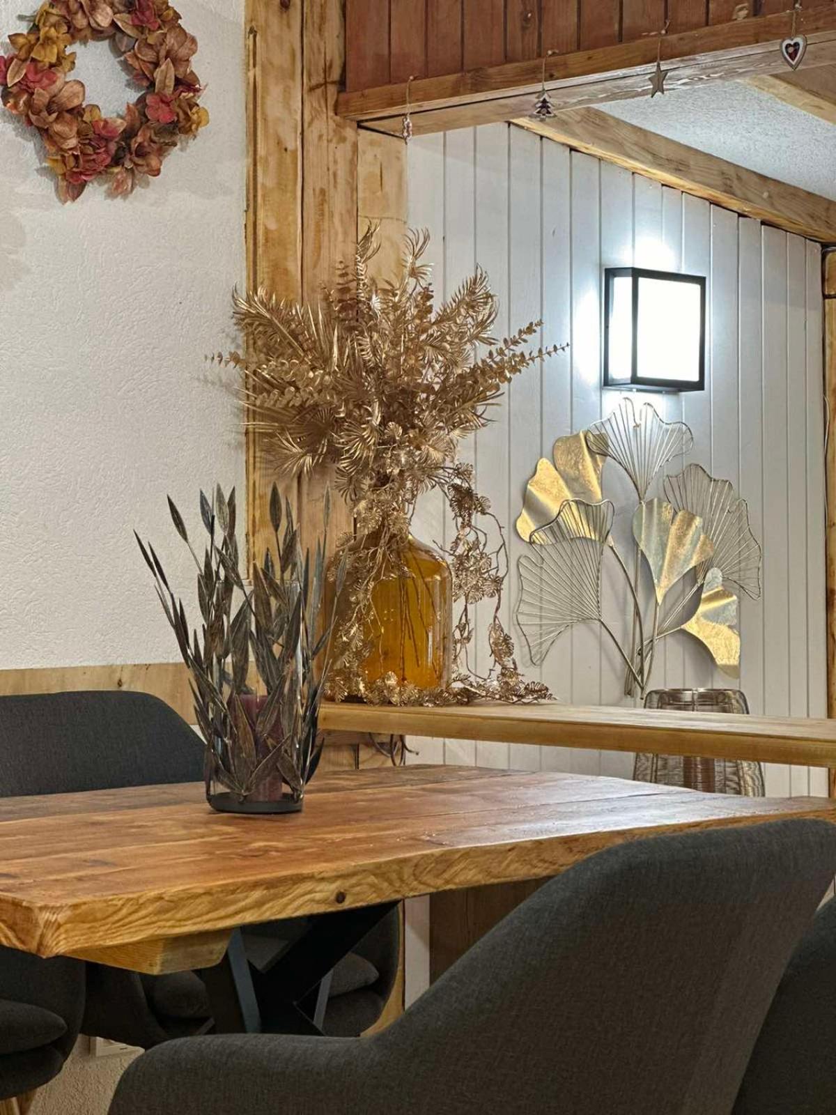 Villa Yarema Mountain Relax with Hot Jacuzzi & Sauna by BookVillaBG