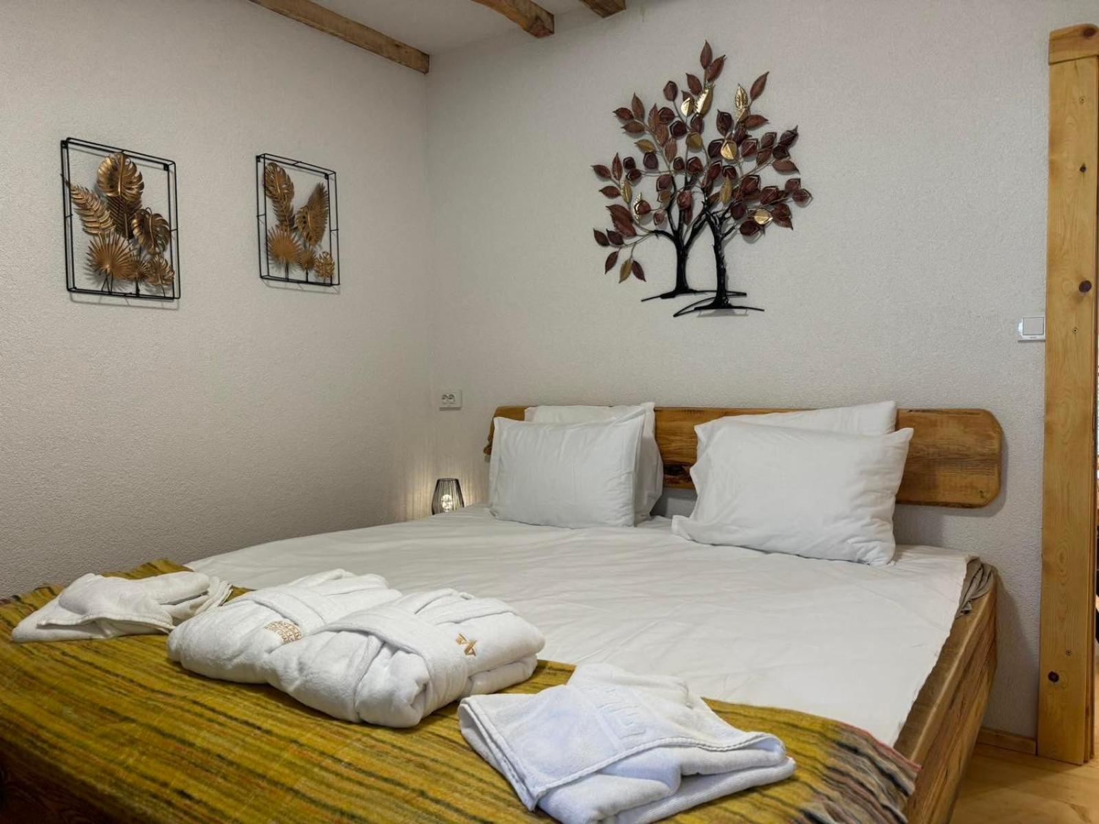 Villa Yarema Mountain Relax with Hot Jacuzzi & Sauna by BookVillaBG