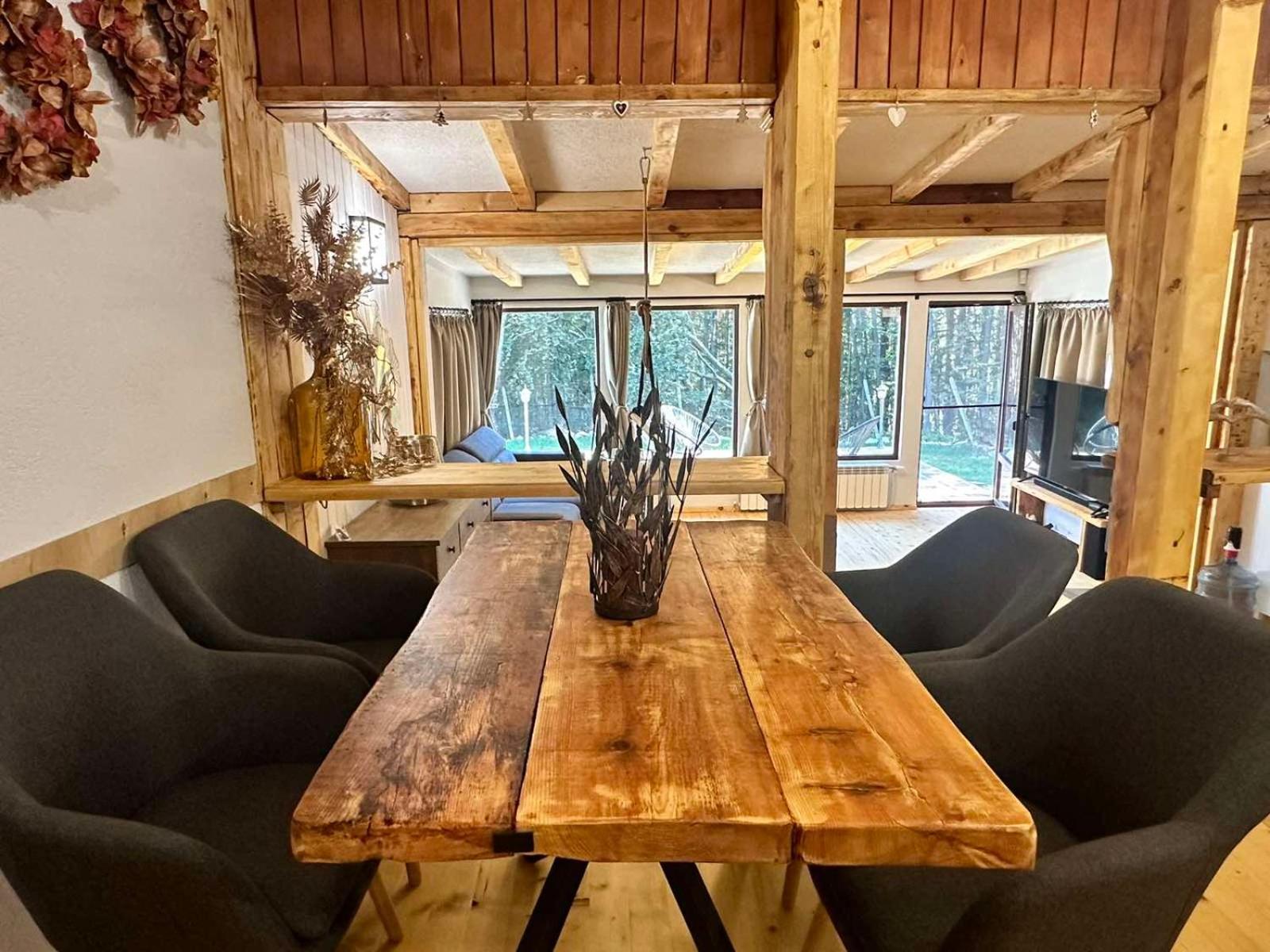 Villa Yarema Mountain Relax with Hot Jacuzzi & Sauna by BookVillaBG