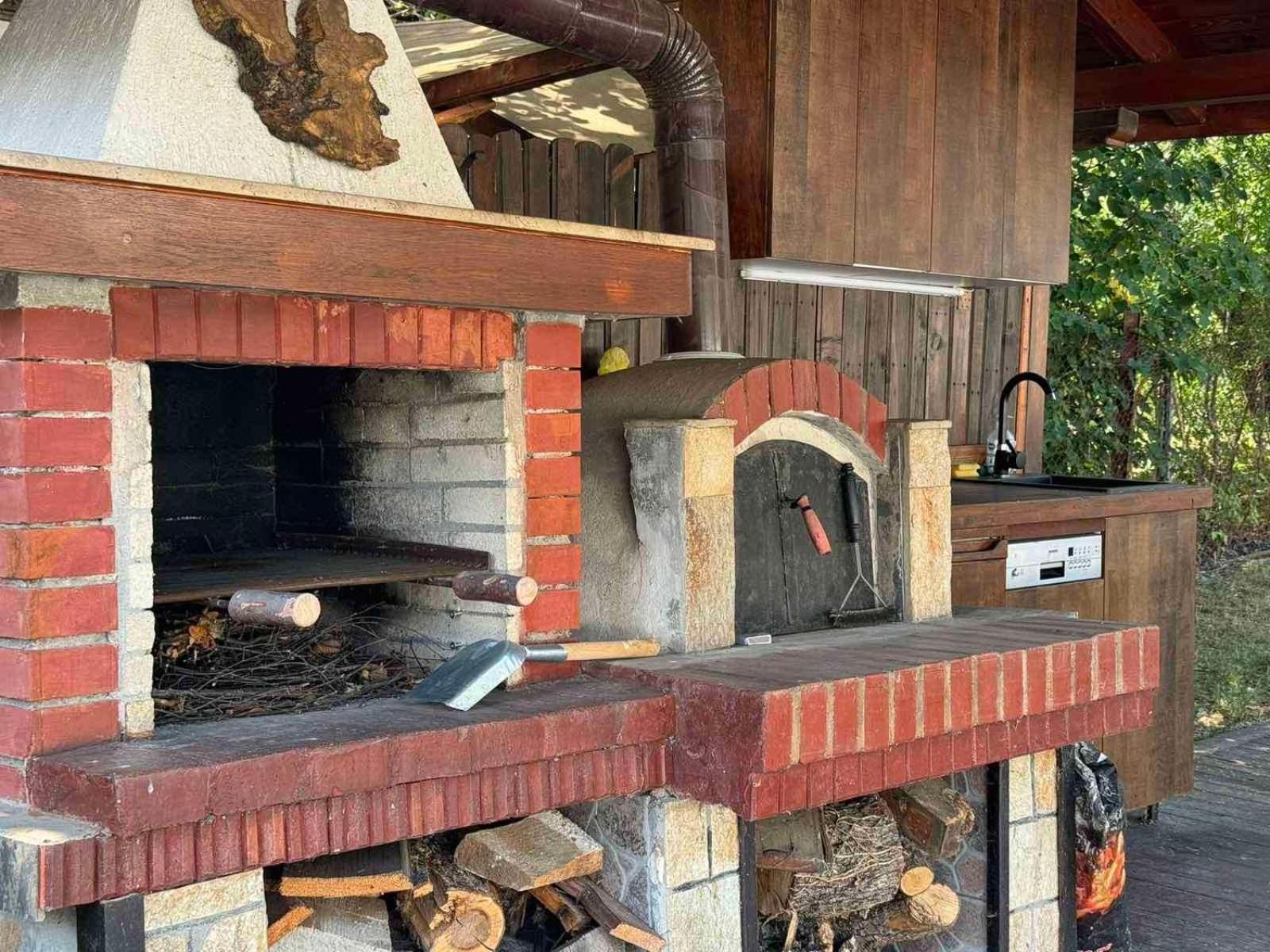 Villa Yarema Mountain Relax with Hot Jacuzzi & Sauna by BookVillaBG