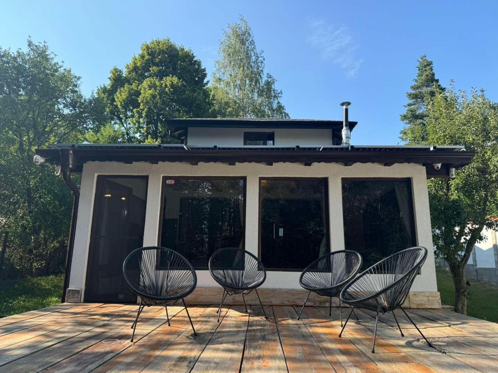 Villa Yarema Mountain Relax with Hot Jacuzzi & Sauna by BookVillaBG