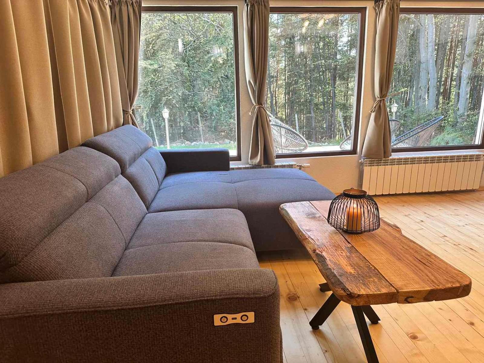 Villa Yarema Mountain Relax with Hot Jacuzzi & Sauna by BookVillaBG