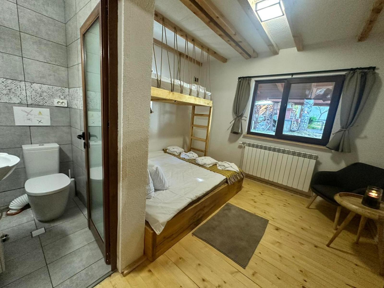 Villa Yarema Mountain Relax with Hot Jacuzzi & Sauna by BookVillaBG