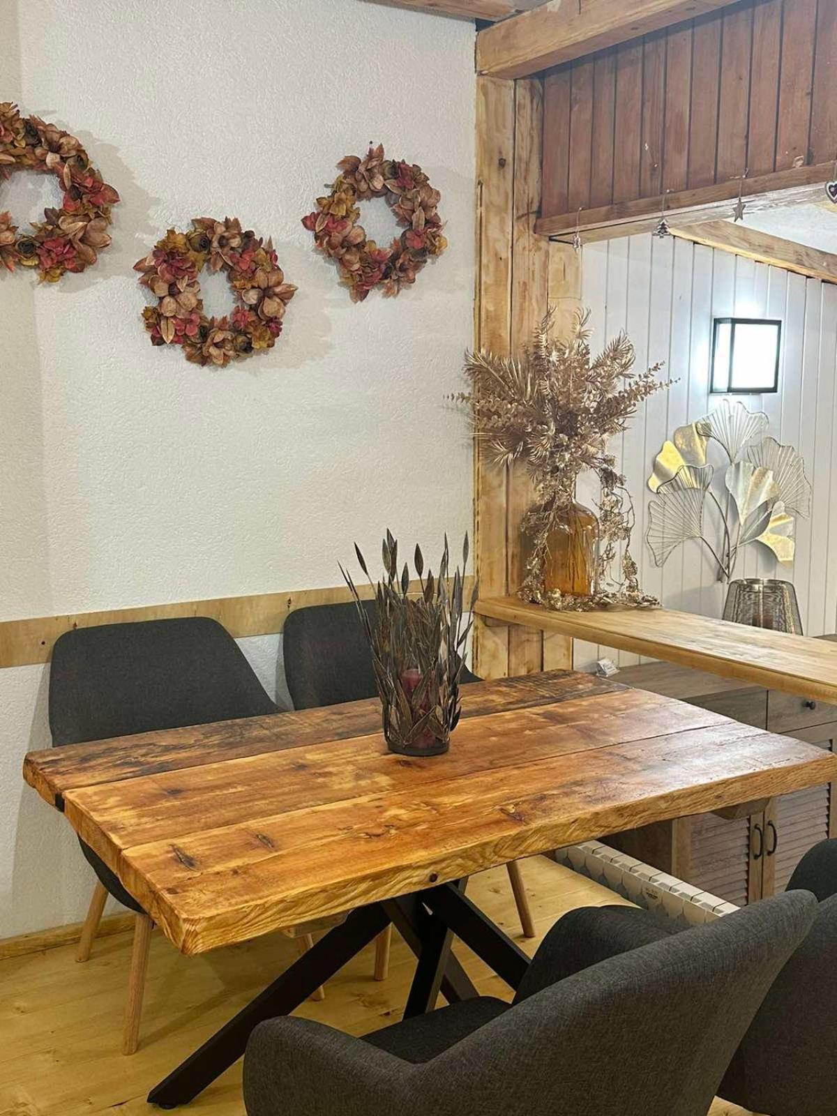 Villa Yarema Mountain Relax with Hot Jacuzzi & Sauna by BookVillaBG