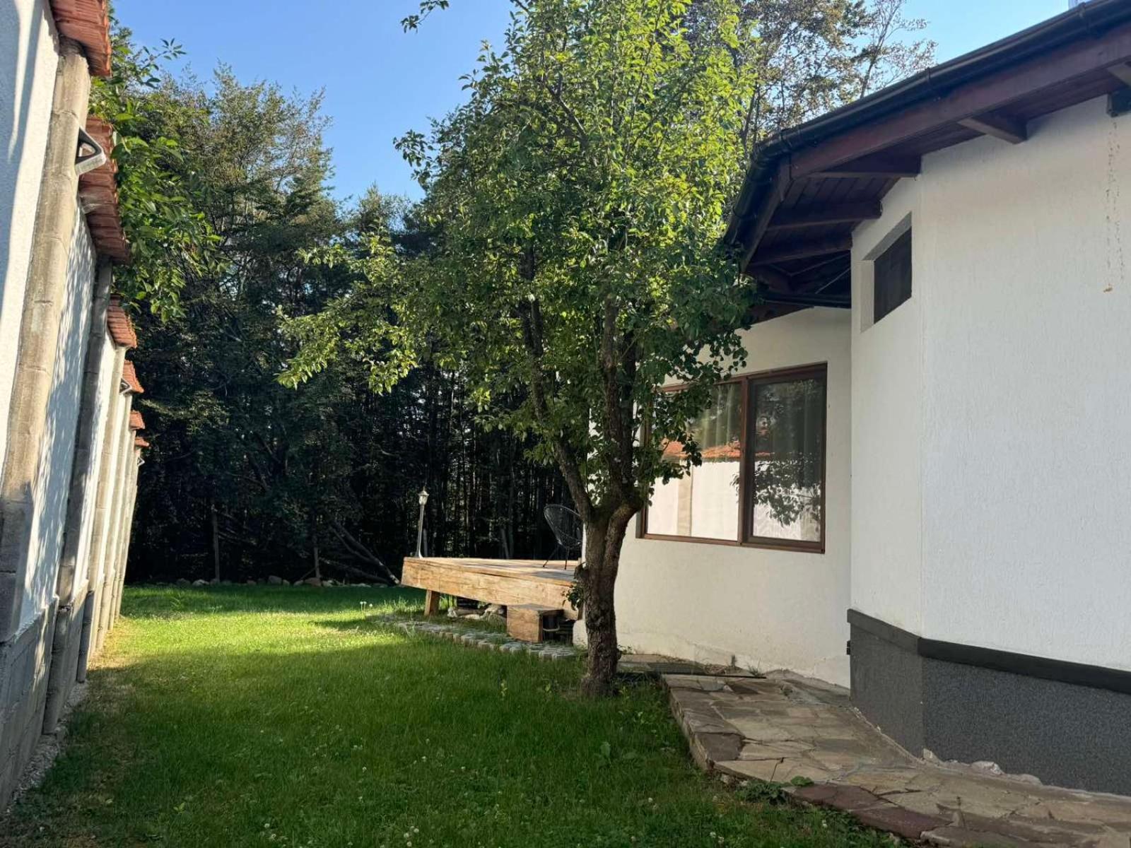 Villa Yarema Mountain Relax with Hot Jacuzzi & Sauna by BookVillaBG