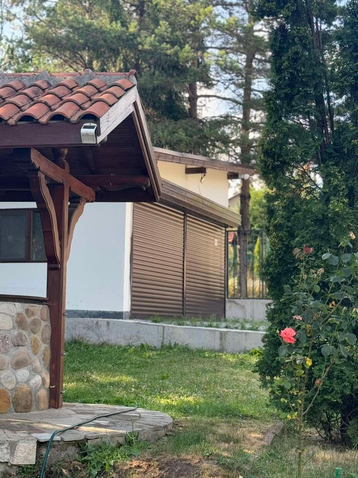 Villa Yarema Mountain Relax with Hot Jacuzzi & Sauna by BookVillaBG