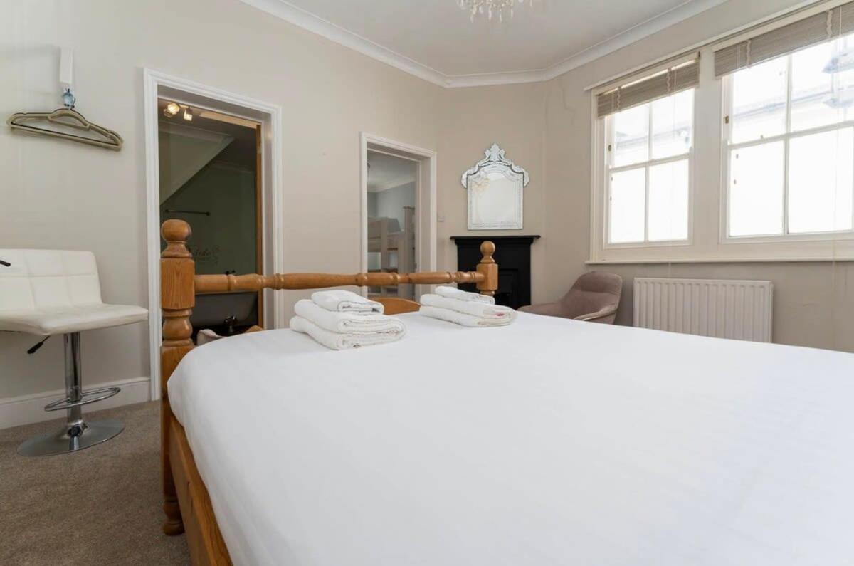 Host & Stay - The Old Coach House on Margaret Street view 3