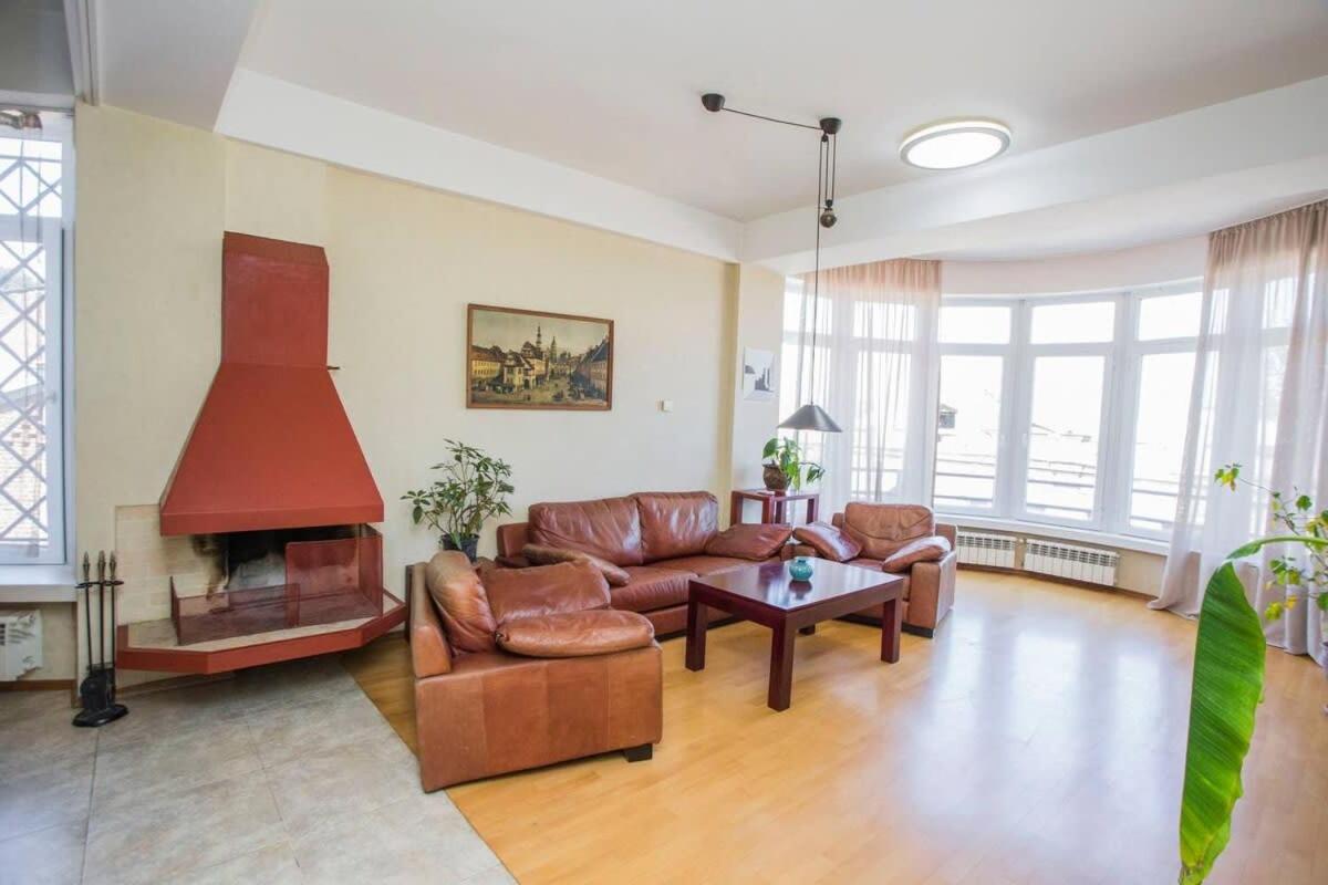 1BR apartment with balcony on Mtatsminda view 2