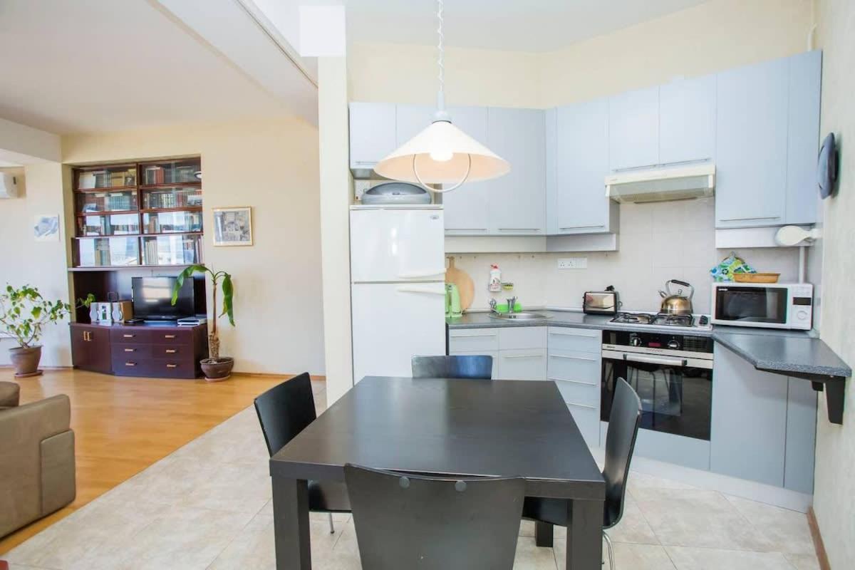 1BR apartment with balcony on Mtatsminda view 4