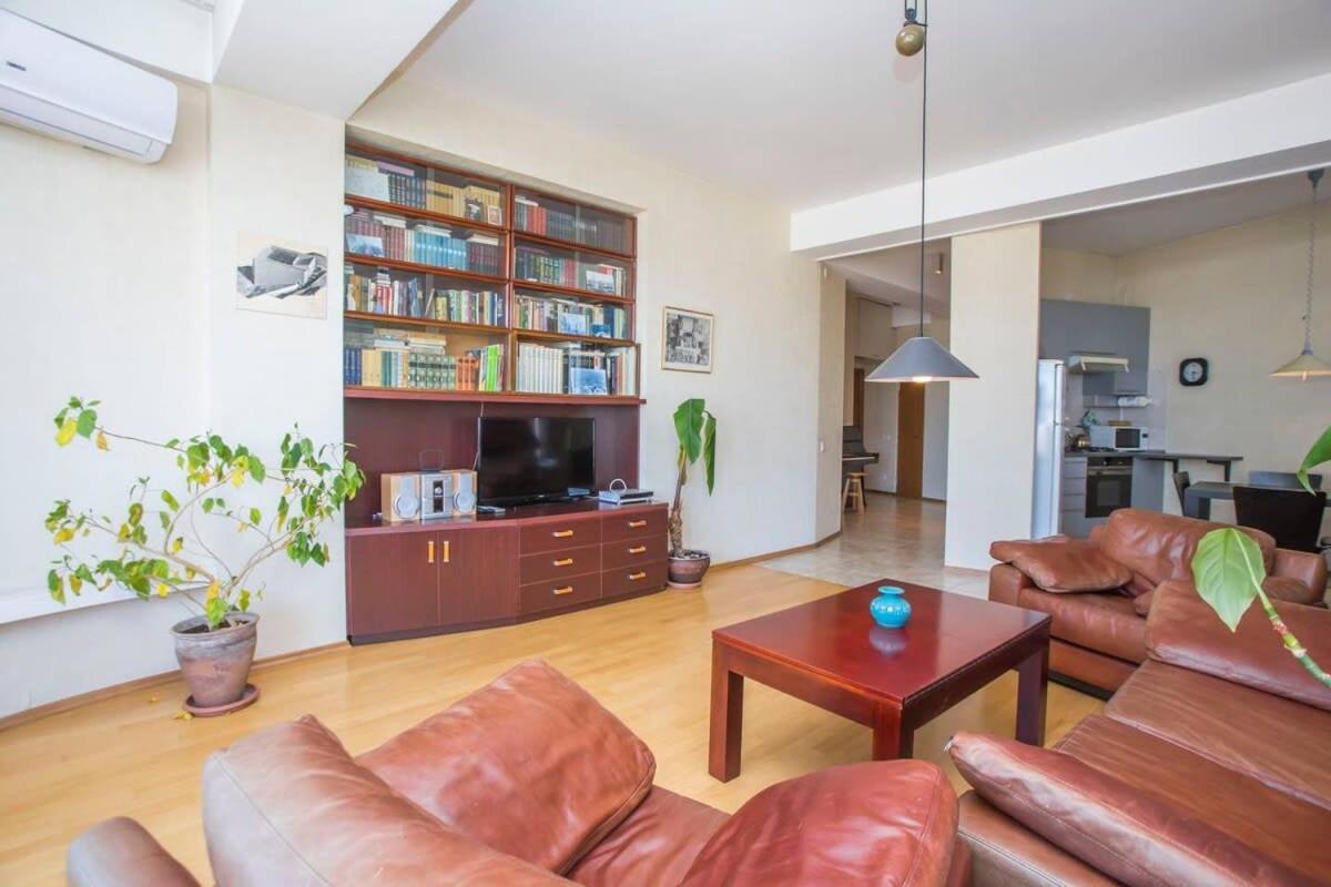 1BR apartment with balcony on Mtatsminda view 5