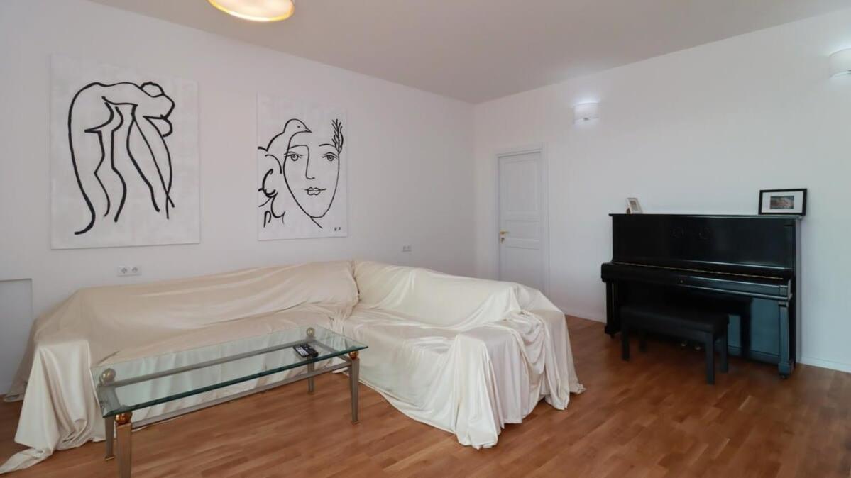 Stylish & Authentic 2BR Retreat in Central Tbilisi - Wehost view 2