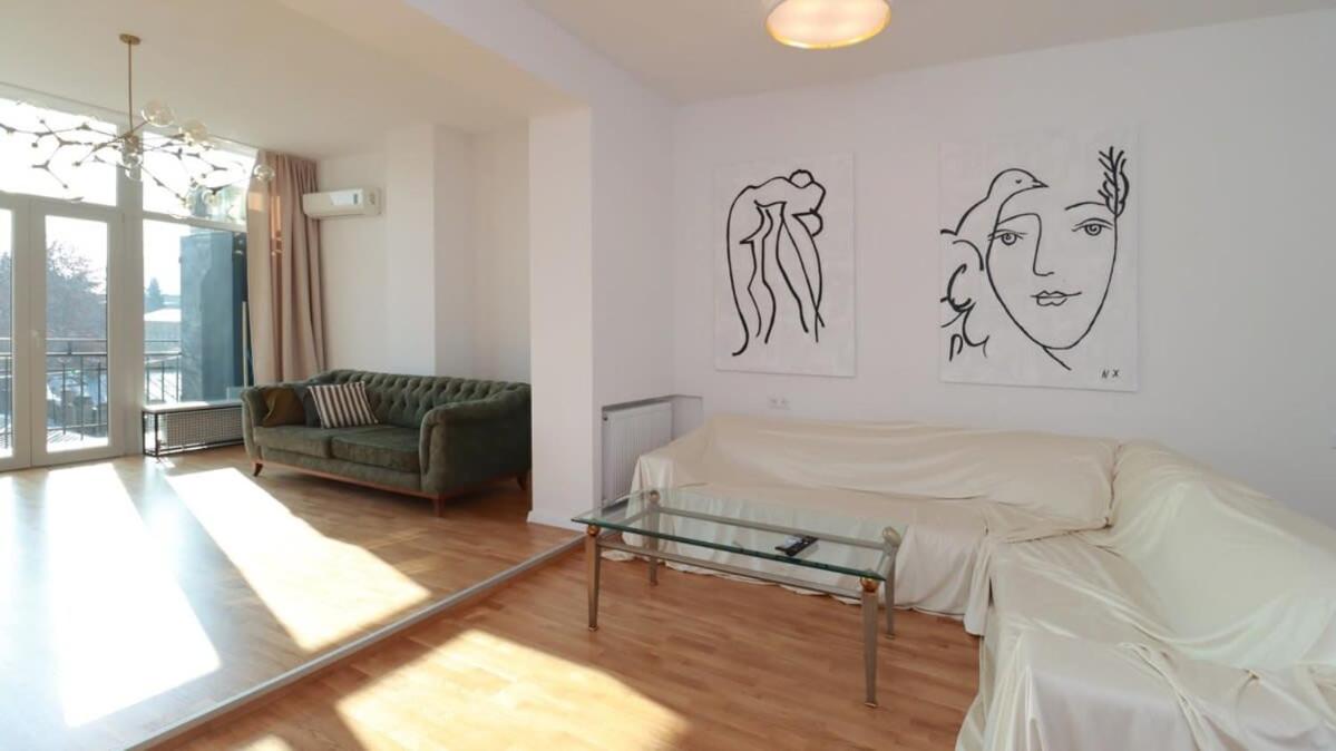 Stylish & Authentic 2BR Retreat in Central Tbilisi - Wehost view 5