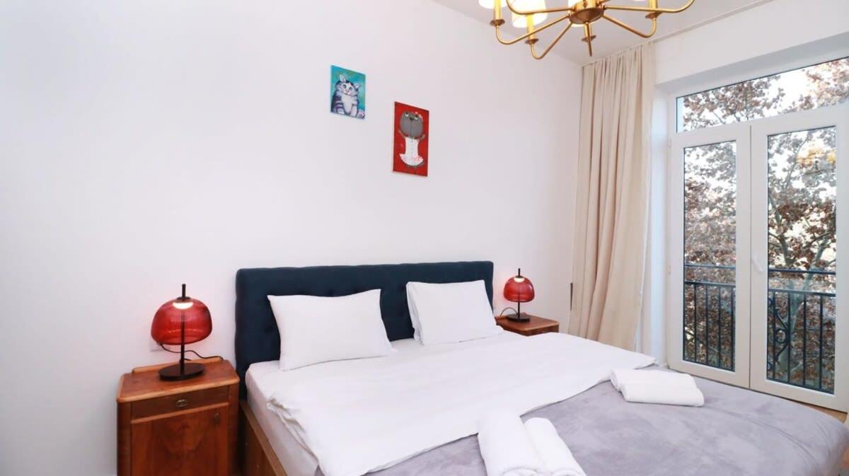 Stylish & Authentic 2BR Retreat in Central Tbilisi - Wehost view 4