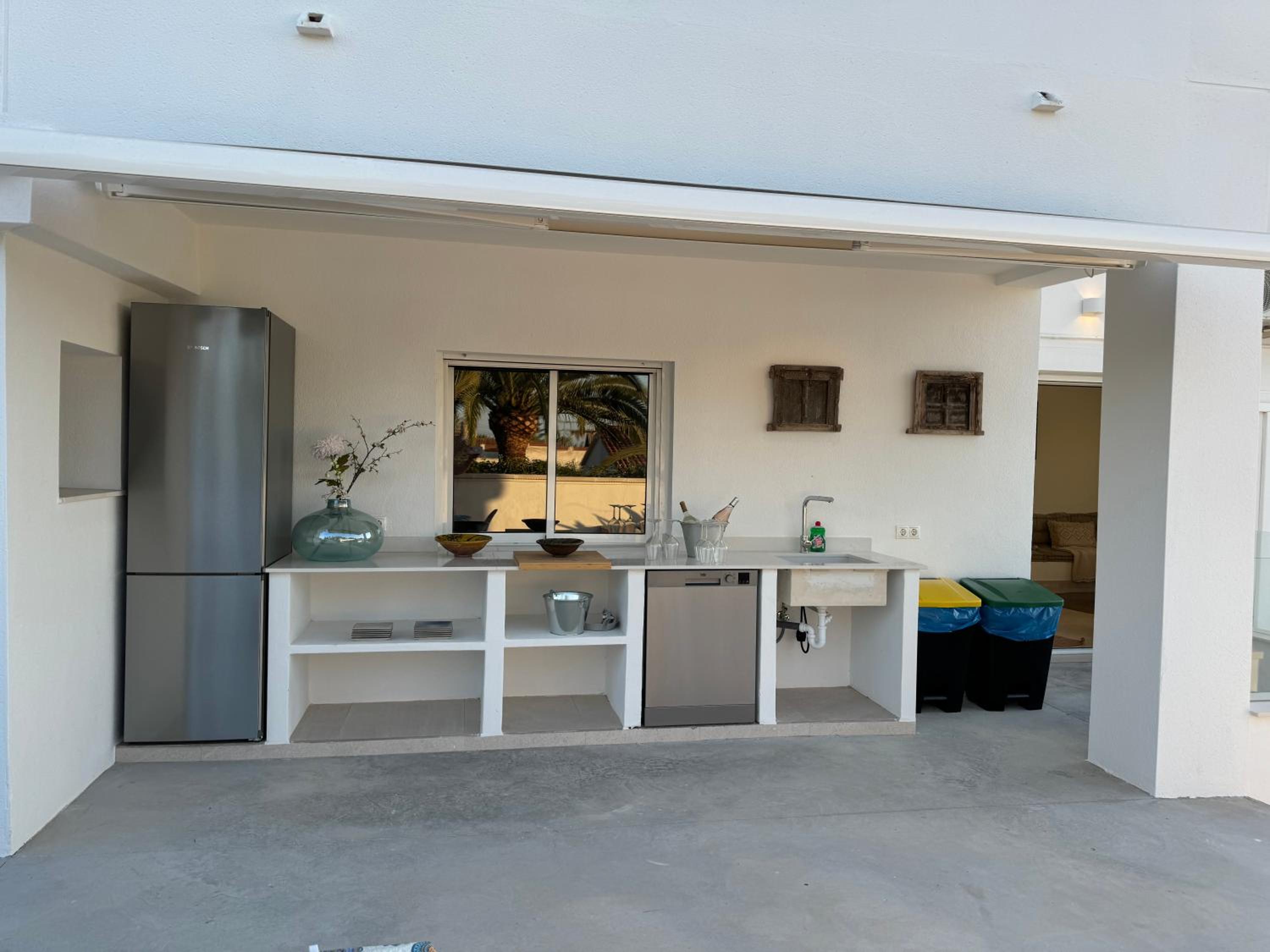 Beach house La Marina