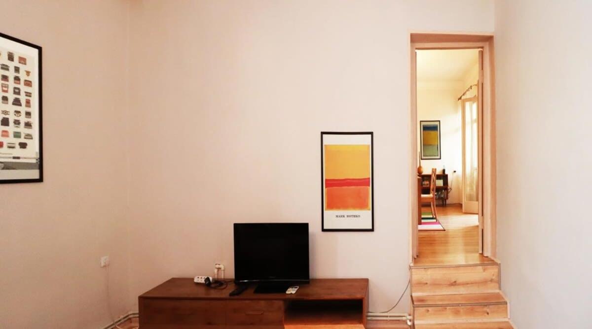 Wehost Apartment Near Fabrika
