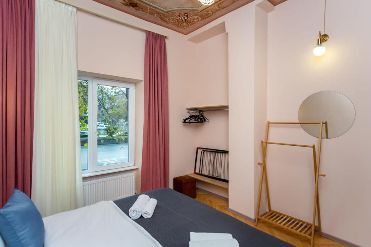 Spacious 1BR Apartment In The Heart of Tbilisi view 2