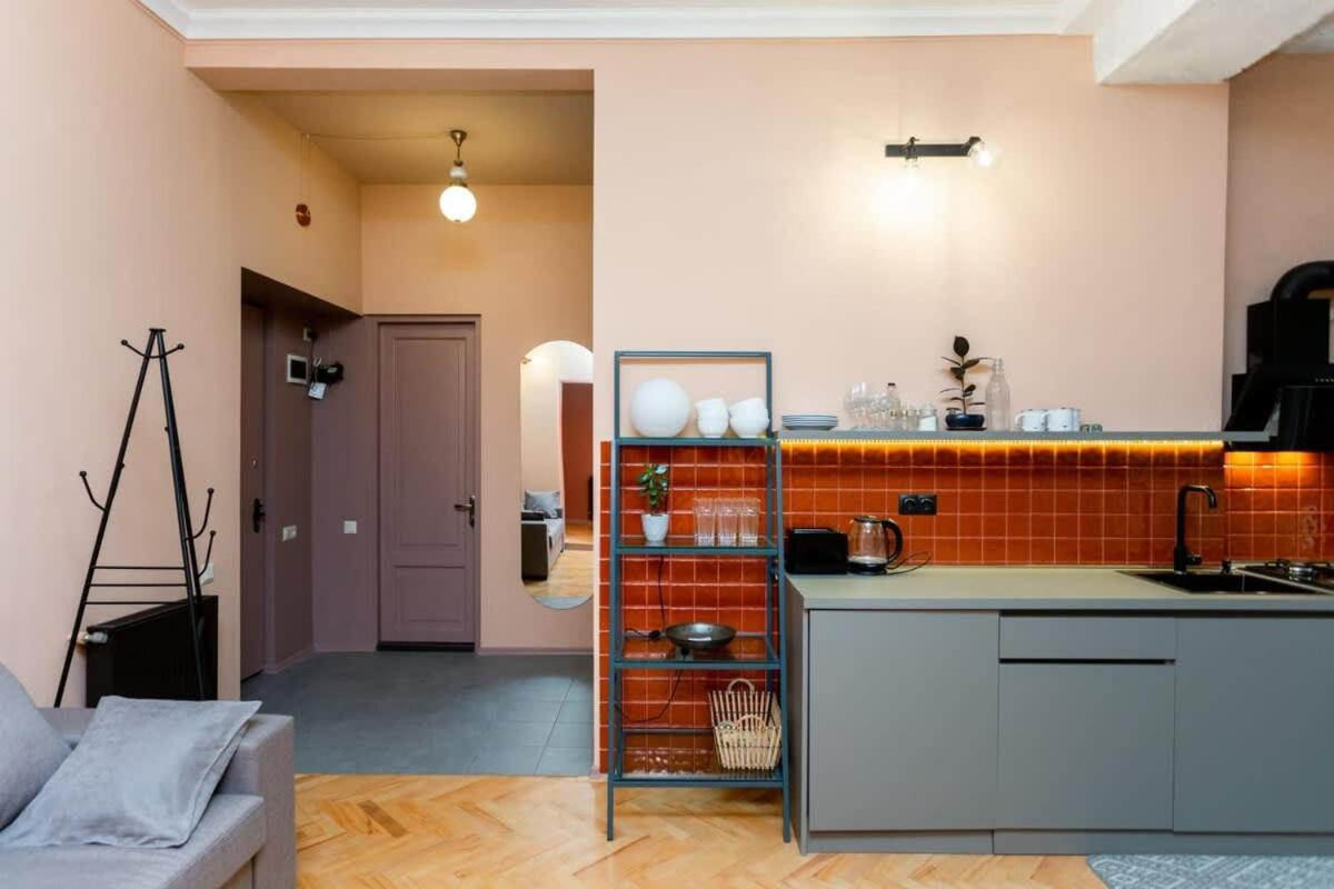 Spacious 1BR Apartment In The Heart of Tbilisi view 4