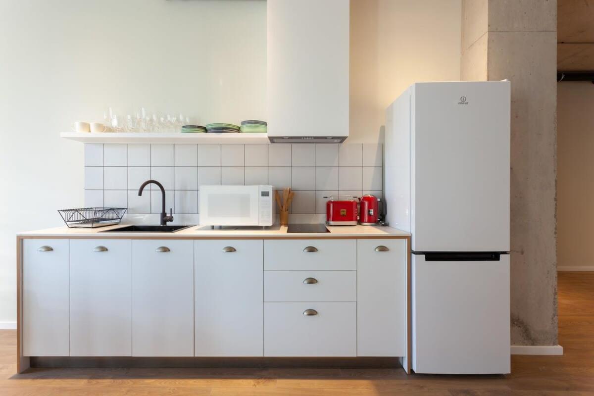 Spacious 3 BedroomR and 2 balcony Apartment in the city center view 4