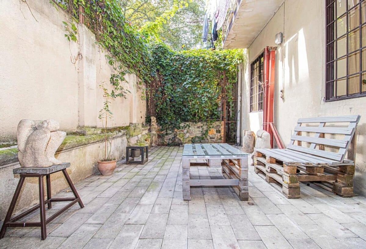 Artistic Haven In City Cente -By Wehost view 3