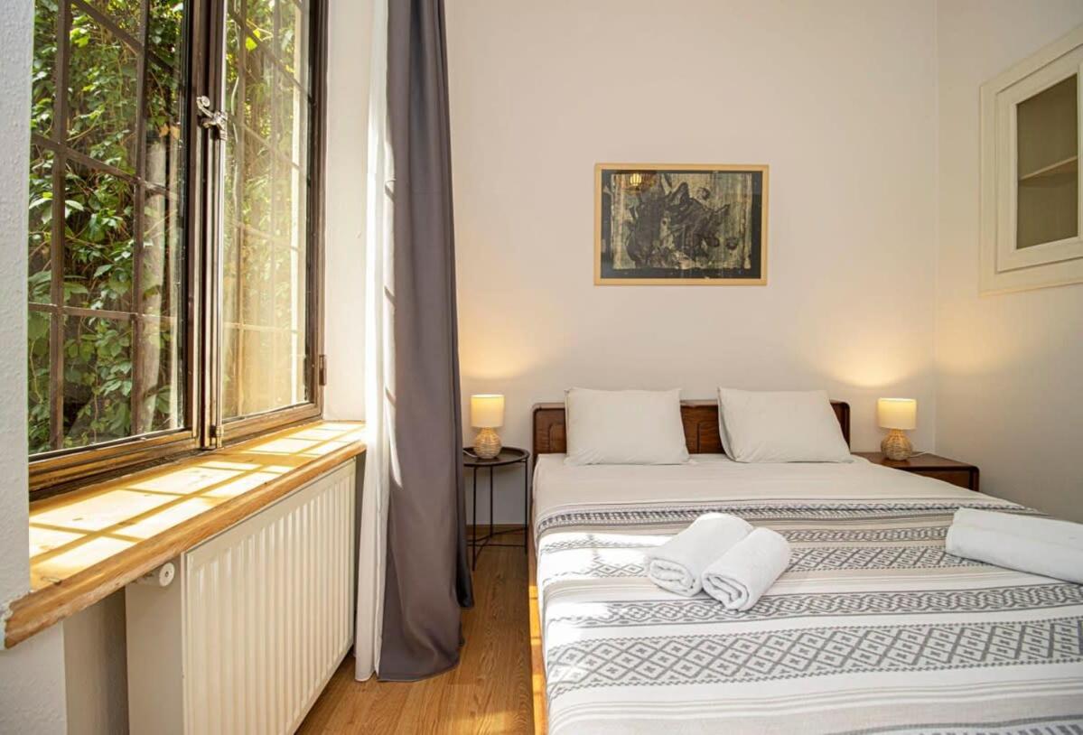 Artistic Haven In City Cente -By Wehost view 4