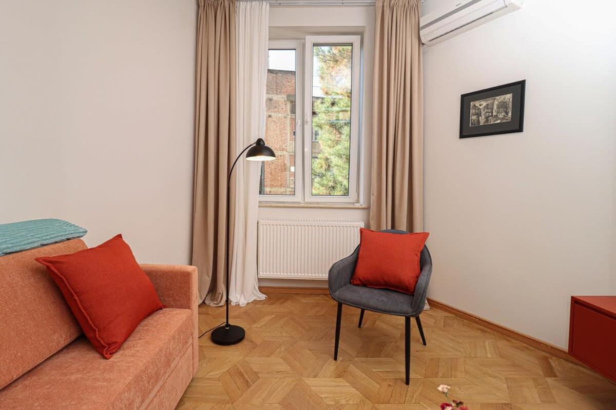 Modern 1BR apt w balcony in old Tbilisi-By Wehost view 3