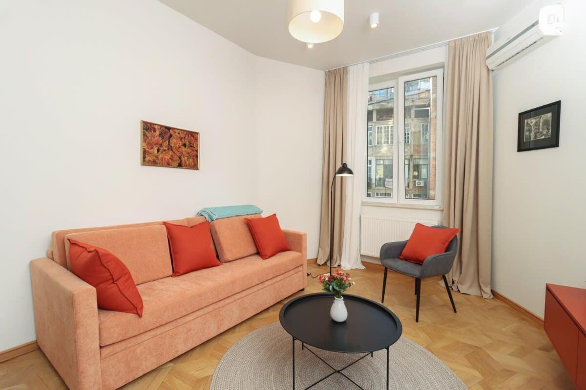 Modern 1BR apt w balcony in old Tbilisi-By Wehost view 4