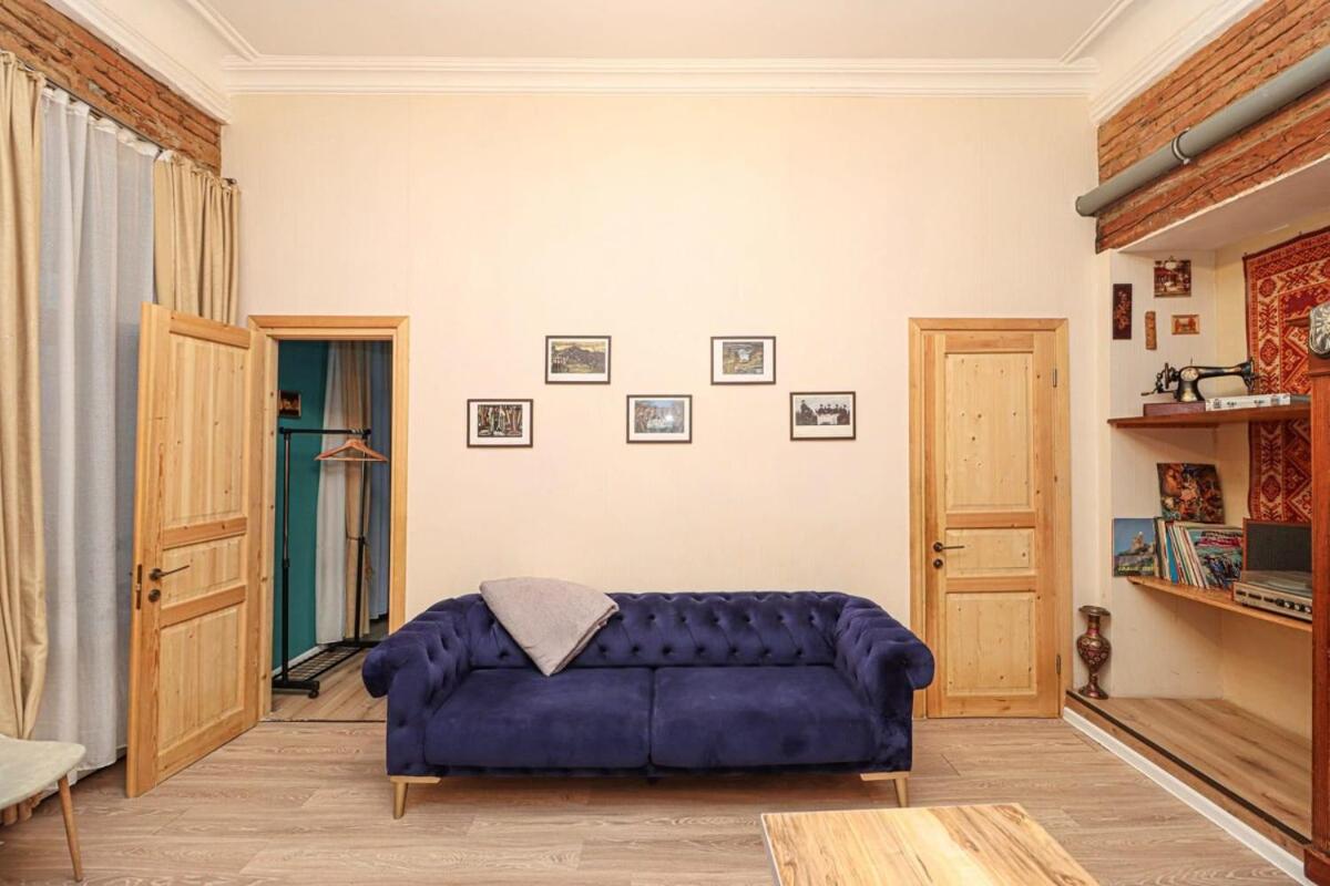 Cozy 1BR Apartment Near Fabrica view 3