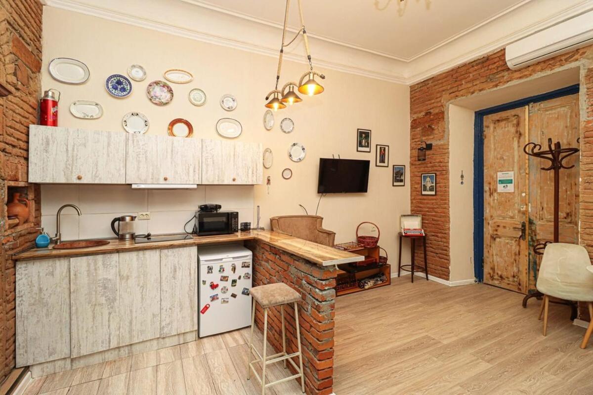 Cozy 1BR Apartment Near Fabrica view 5