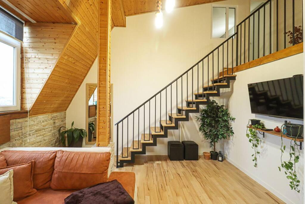 Cosy Central 2-BR Apartment-By Wehost view 2