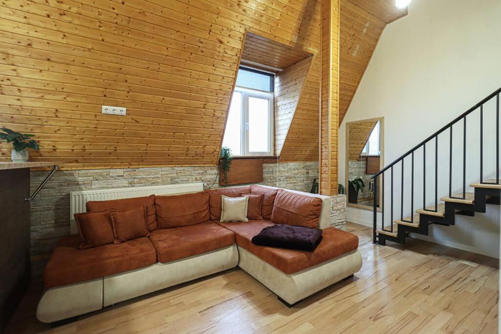 Cosy Central 2-BR Apartment-By Wehost view 3